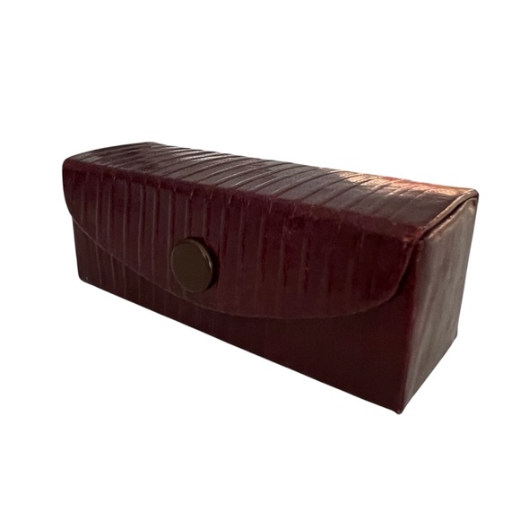 Travel lipstick or contact lens case Leather w/ inside mirror with snap closure - Picture 1 of 7